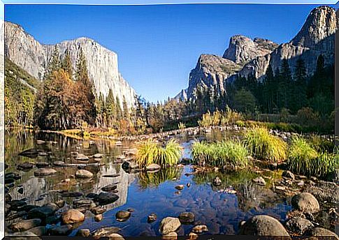 American mountains landscape with mountain and lake